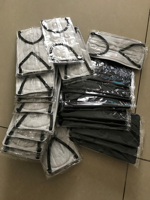 穿著拖鞋一路小跑拿我網上買的口罩快遞了,抗擊疫情戴起了口罩,也不怕不怕了!